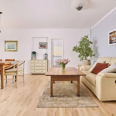 Diana Grande Comfortable * Novigrad (Istria)